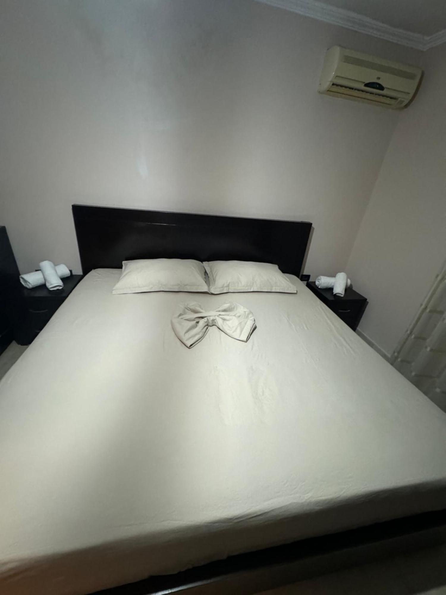 Toptani Center Apartment Тирана Екстериор снимка